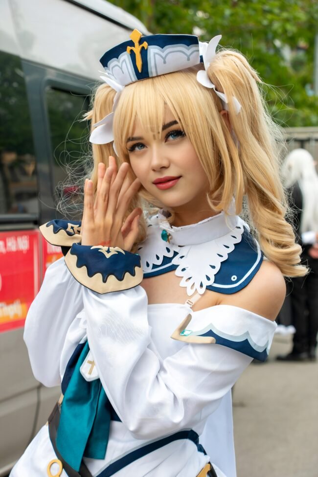 Pfirsichfarbene Prinzessin-Perücke mit Pony & Krone – Lang & Perfekt für Cosplay & Halloween