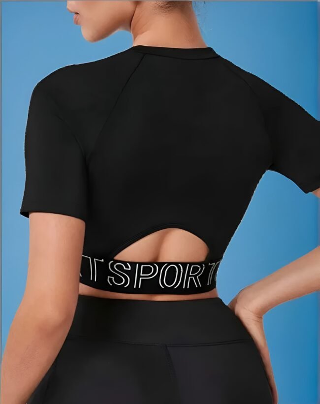 Sportliches Crop Top für Damen – Kurzarm mit Buchstabendruck & Criss-Cross Rücken | Atmungsaktive Yoga- & Fitnessbekleidung – Bild 4