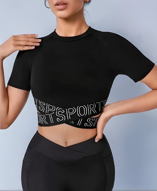 Sportliches Crop Top für Damen – Kurzarm mit Buchstabendruck & Criss-Cross Rücken | Atmungsaktive Yoga- & Fitnessbekleidung – Bild 5