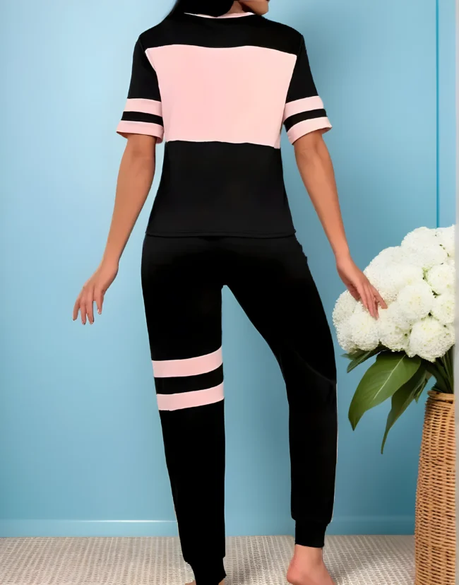 Damen Pyjama-Set – Schwarz mit Rosa Farbblock & "Sleep"-Print. Bequemes Kurzarm-Schlafanzug-Set mit elastischer Hose für jede Jahreszeit – Bild 3