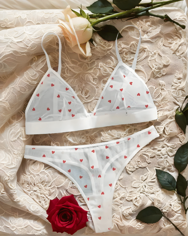 Romantisches Herz kiss-Lingerie-Set für Damen – Weißer BH & Slip mit goldenen Verzierungen - Elegante Dessous für Valentinstag & Alltag – Bild 2