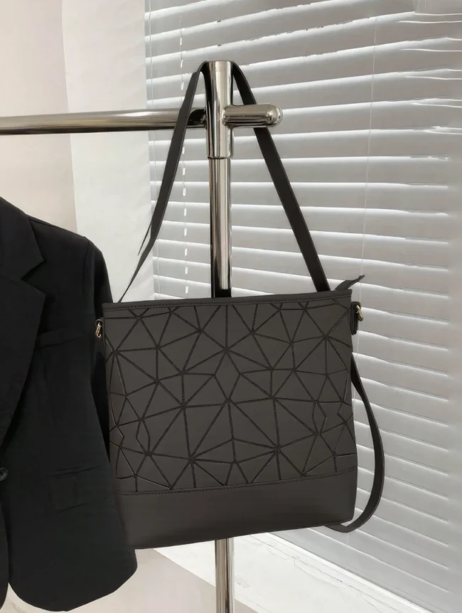 Moderne Damen-Umhängetasche mit Geometrie-Design – Schwarz & Stylisch – Bild 6