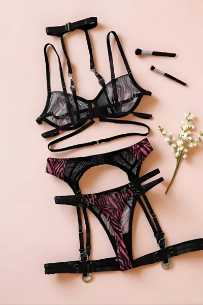 Velvet Allure – 5-teiliges Halterneck-Lingerie-Set mit Mesh & abnehmbaren Elementen | Sexy Club- & Cosplay-Look im europäischen Stil